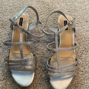 Alex Marie silver rhinestone shoe 8.5